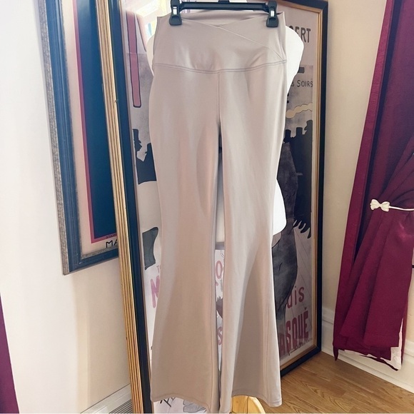 YOGALICIOUS ​Quiet Shade Gray Lux Willow Crossover Bootcut Pants Size Medium - Picture 1 of 11